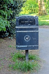 ゴミ箱　ペット　イギリス　公園