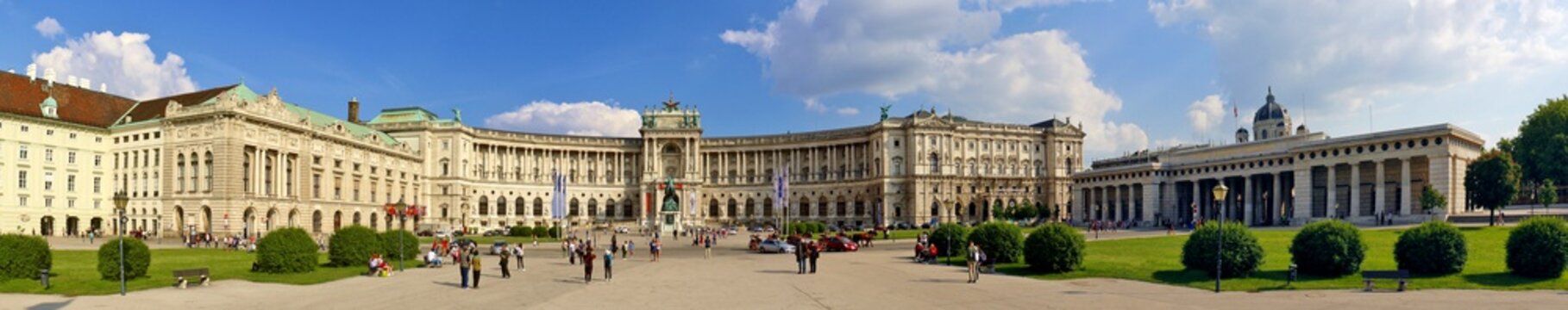 Hofburg in Wien und Heldenplatz mit Heldentor, Panorama