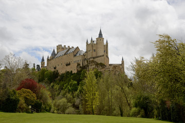 Fototapeta na wymiar View of Alcazar de Segovia castle in a cloudy day