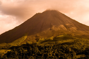 Obraz premium Arenal volcano