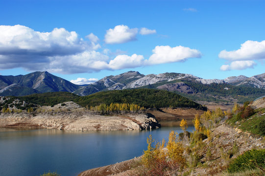 Vista del Pantano del Porma