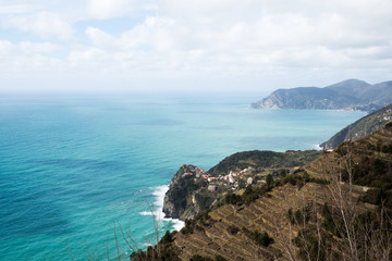 チンクエ・テッレのぶどう畑とコルニリア村　～険しいリグーリア海岸の5つの村（イタリア・リグーリア州）