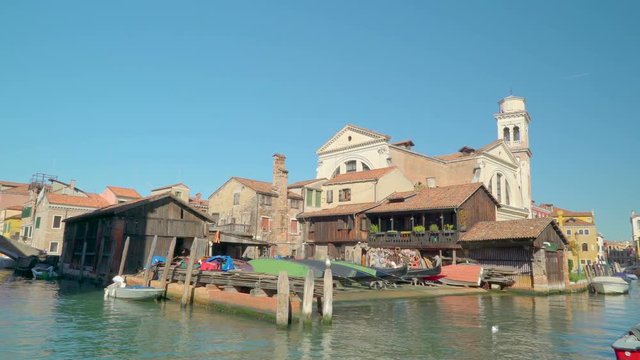 2589_The_house_on_the_side_of_the_canal_in_Venice_Italy.mov