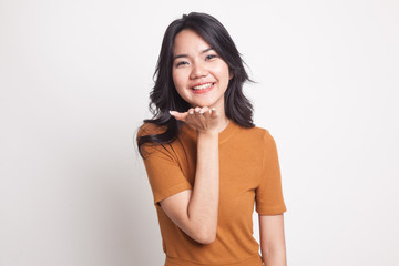 Fototapeta premium Beautiful young Asian woman blow a kiss.