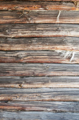 стена из деревянных старых бревен