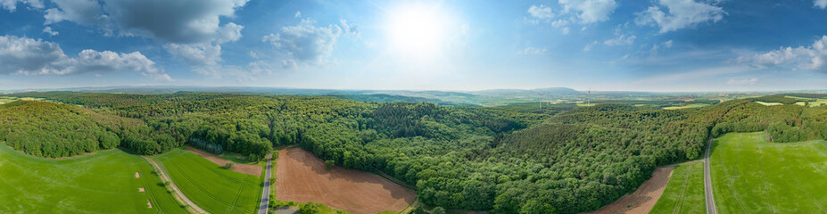 Obraz premium Der Odenwald bei Göllheim in der Pfalz 360° Panorama Luftaufnahme