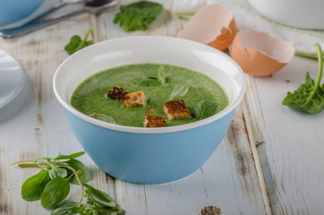 Spinach soup with poached egg