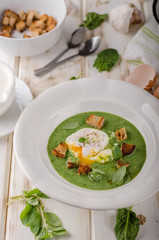 Spinach soup with poached egg