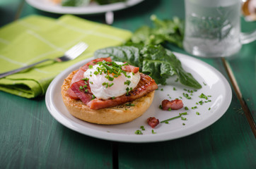 Egg benedict delish food, crispy bacon