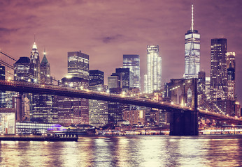 Panele Szklane  Brooklyn Bridge i Manhattan nocą, kolorowy obraz, Nowy Jork, USA.