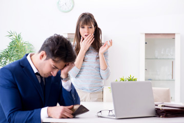 Bankrupt family with no cash at home