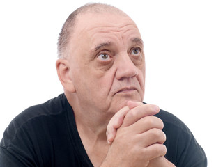 portrait homme âgé regard vers le ciel trois quart profil isolé sur fond blanc © Maurice Metzger