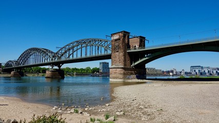 Kölner Rheinauhafen mit Kranbauten, Kölner Stadtpanorama 