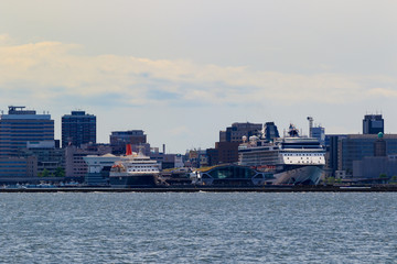 Naklejka premium 大黒町から眺める大桟橋