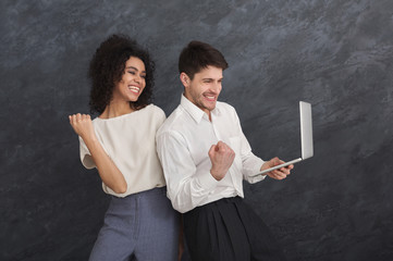 Naklejka premium Couple with laptop on grey background