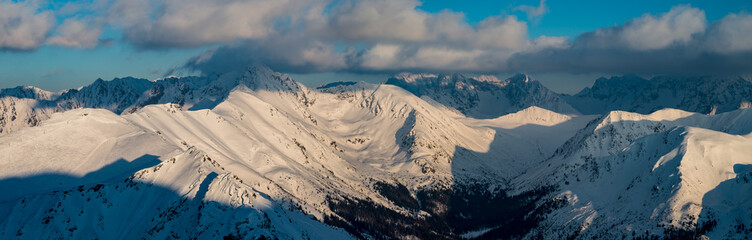 Naklejka na ściany i meble Winter mountain landscape, Tatra mountains, sunny day