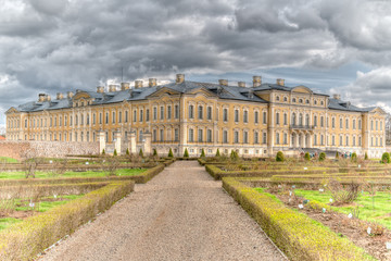 Fototapeta na wymiar Barockschloss Rundāle bei Bauska in Lettland, das Versailles des Baltikums