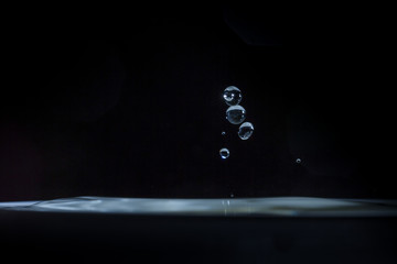 Wassertropfen in der Schwebe - Makrofotografie