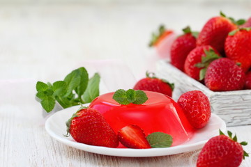 Fruit jelly with fresh strawberry