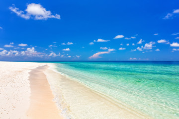 Fototapeta na wymiar Beautiful ocean beach on Maldives
