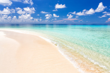 Fototapeta premium Beautiful ocean beach on Maldives