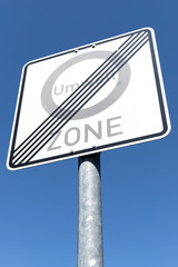 Deutsches Verkehrszeichen: Ende einer Verkehrs­verbotszone zur Verminderung schädlicher...