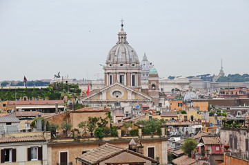 Fototapeta na wymiar Le cupole di Roma da Villa Medici