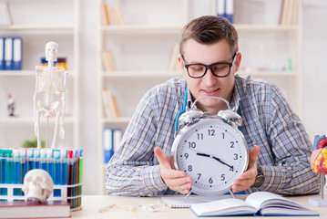 Medical student missing deadlines to complete assignment