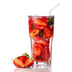 Glass strawberry lemonade with mint