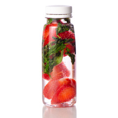 Fototapeta na wymiar Bottle strawberry lemonade with mint
