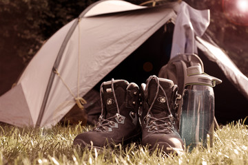 Zelt und Wanderstiefel