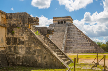 Mexico, Cancun. Chichen Itzá, Yucatán. Mayan pyramid of Kukulcan El Castillo