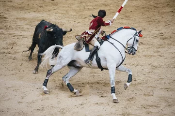 Papier Peint photo Lavable Tauromachie Corrida. Matador et combats de chevaux dans une corrida espagnole typique