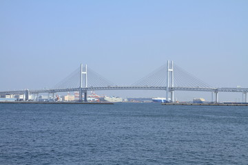 山下公園から見た横浜ベイブリッジ