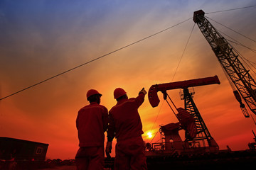 the oil workers are working