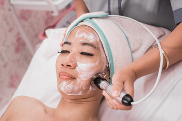 beauty treatment using radio frequency equipment