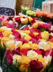 バラの花束　パリの市場