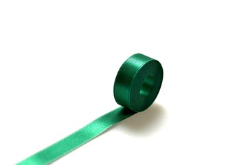 緑のリボン.巻から延びたリボンです.