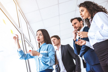 The business people drawing on the glass