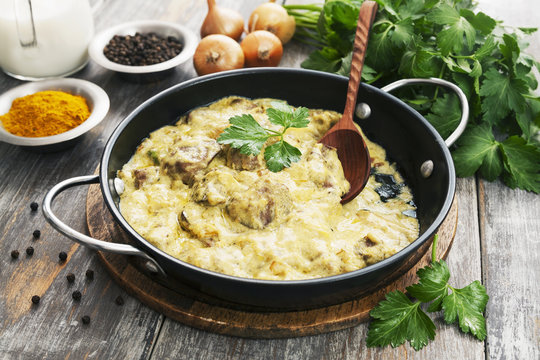 Chicken liver in creamy sauce with curry