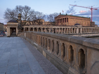 Fototapeta premium Friedrichsbrücke mit Blick auf Kolonnade