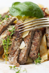 Rindfleisch auf Pasta