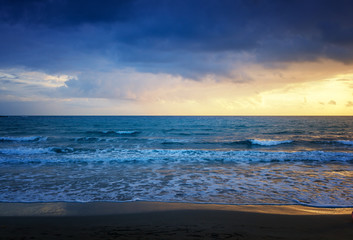 Fototapeta na wymiar Beautiful cloudscape over the sea, sunrise and sunset shot