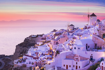 Fototapeta premium The famous sunset at Santorini in Oia village