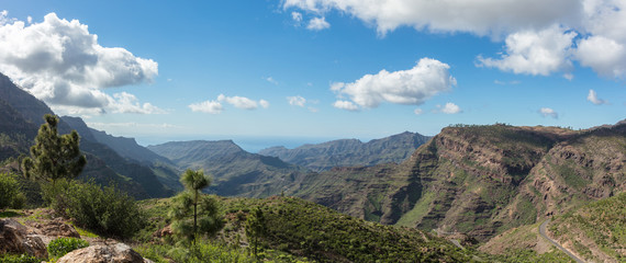 Fototapeta na wymiar Panorama von Landschaft mit Gebirge in Tejeda, Gran Canaria