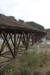 Fototapeta na wymiar 常願寺川に架かるトラス橋「真川大橋」のある風景(富山県)