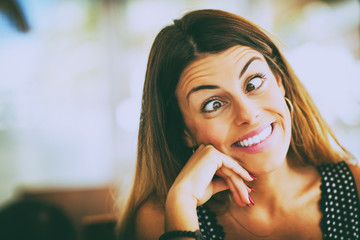 Obraz premium Young beautiful woman smiling