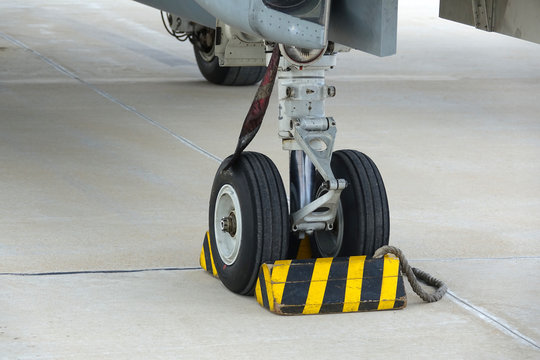roues avant avion de chasse