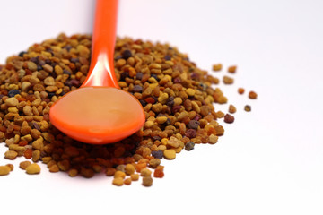 Blütenpollen Propolis mit Löffel