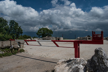 Sbarra, cielo e pavimento
